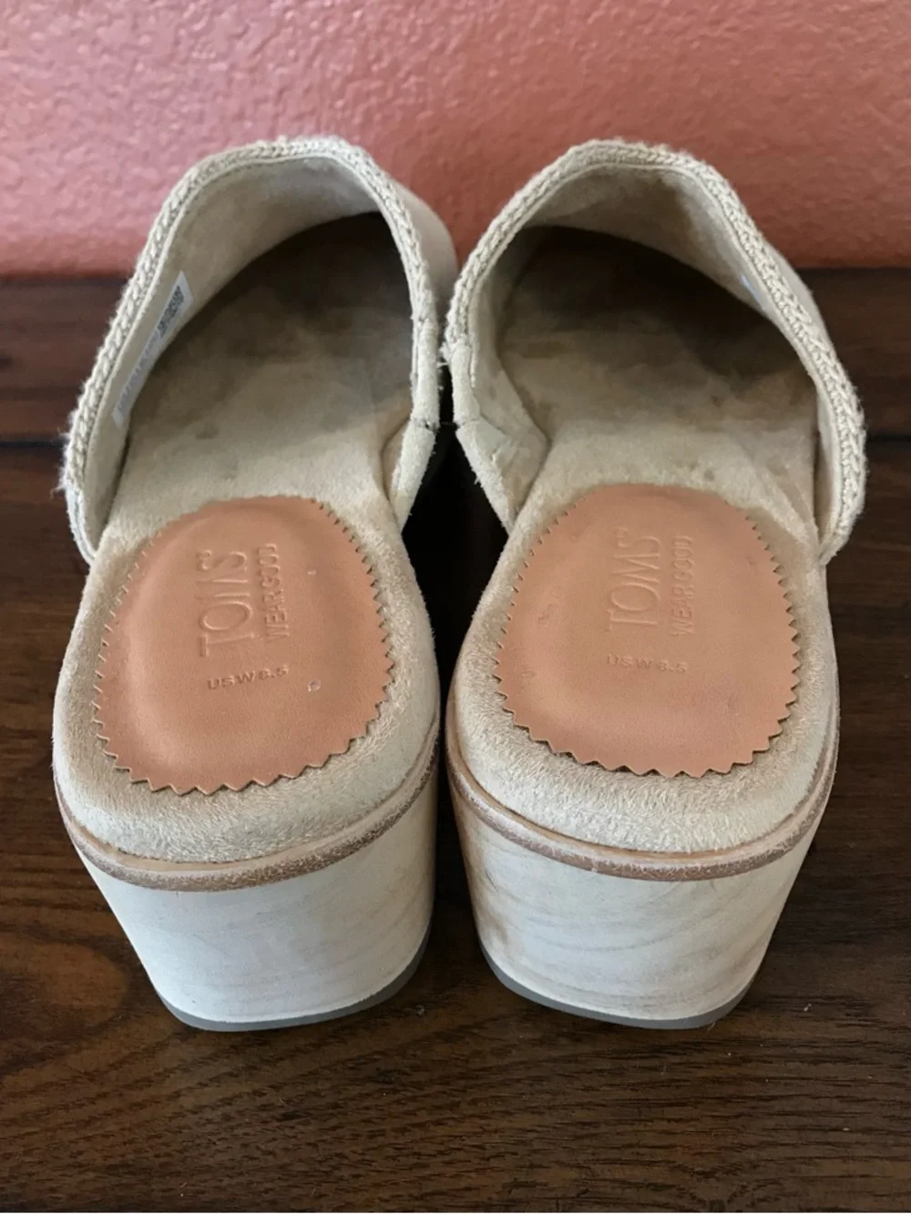 TOMS Women’s 8.5 Addison Neutral Cream Suede Round Toe Mule Wooden Clogs in EUC - Picture 7 of 16